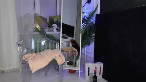 Snapshot of sofiafoster chatting on 10.31.25 Sofia online show from 10.31.25