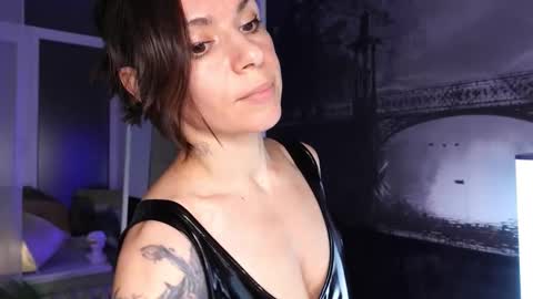 Snapshot of sofiafoster chatting on 10.31.25 Sofia online show from 10.31.25