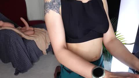 Snapshot of sofiafoster chatting on 11.19.25 Sofia online show from 11.19.25