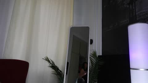 Snapshot of sofiafoster chatting on 11.21.25 Sofia online show from 11.21.25