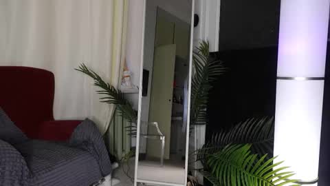 Snapshot of sofiafoster chatting on 11.27.25 Sofia online show from 11.27.25