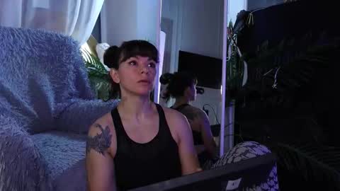 Snapshot of sofiafoster chatting on 12.21.25 Sofia online show from 12.21.25