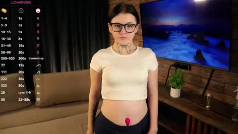 Snapshot of sofiahelberg chatting on 04.03.26 Third day here my name Eva online show from 04.03.26