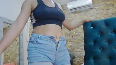 Snapshot of sofianena chatting on 01.02.25 love online show from 01.02.25