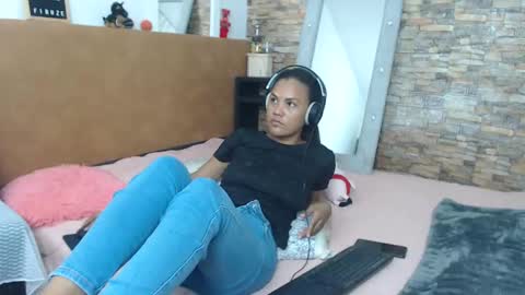 Snapshot of sofianena chatting on 02.28.25 love online show from 02.28.25