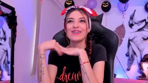 Sofia  Help me reach 5K followers  online show from 10.20.25