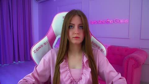 Snapshot of sofiasarvain chatting on 07.13.26 Sofia online show from 07.13.26