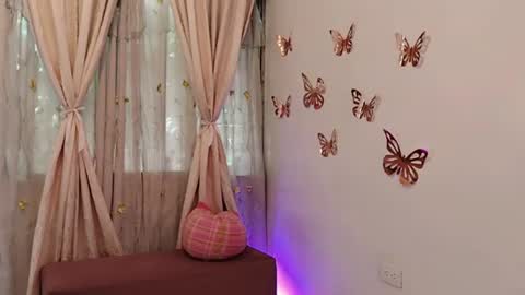Sofi Bella online show from 06.15.26