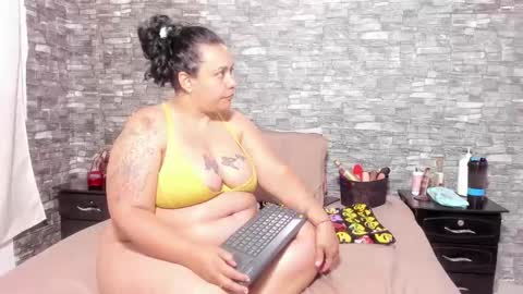 Snapshot of sofie_storm chatting on 12.23.24 Vicky online show from 12.23.24