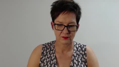 Sofie Velvet online show from 09.09.25