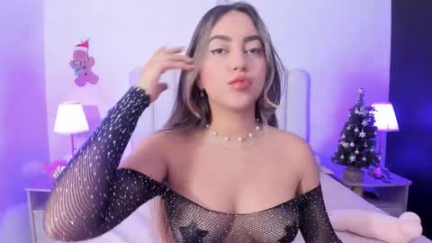 Snapshot of sofiebunnie chatting on 12.02.25 sofiebunnie online show from 12.02.25