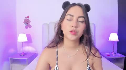 Snapshot of sofiebunnie chatting on 05.17.26 sofiebunnie online show from 05.17.26