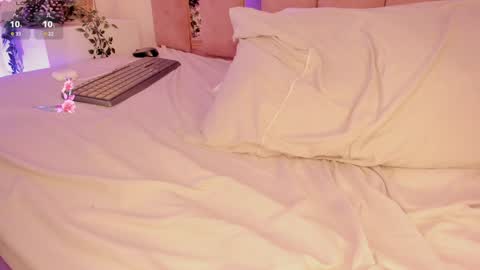 Snapshot of sofiesoft chatting on 01.31.25 Sofie online show from 01.31.25