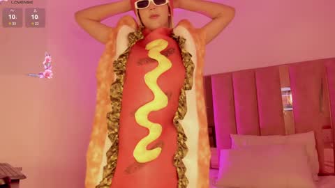 Snapshot of sofiesoft chatting on 02.08.25 Sofie online show from 02.08.25