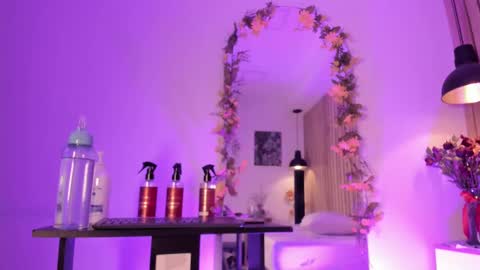 Snapshot of sofiesoft chatting on 09.22.25 Sofie online show from 09.22.25