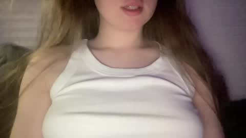 Snapshot of sofinovvak chatting on 04.21.26 Sofi online show from 04.21.26