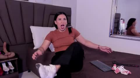 Snapshot of sofiperez_ chatting on 11.12.25 online show from 11.12.25