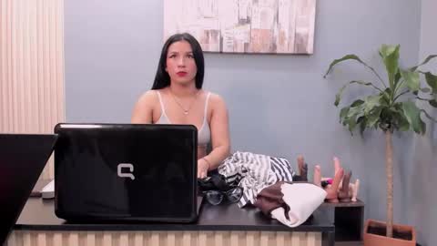 Snapshot of sofiperez_ chatting on 11.22.25 online show from 11.22.25