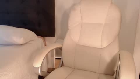 Snapshot of sofixoxx chatting on 02.13.26 sofia online show from 02.13.26