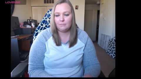 Snapshot of softerpeaches chatting on 12.04.24 Rose online show from 12.04.24