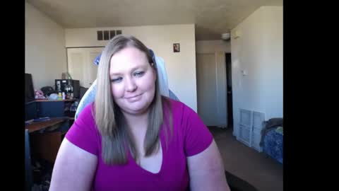 Snapshot of softerpeaches chatting on 01.30.25 Rose online show from 01.30.25