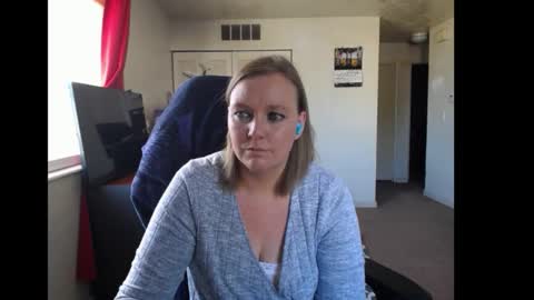 Snapshot of softerpeaches chatting on 10.31.25 Rose online show from 10.31.25