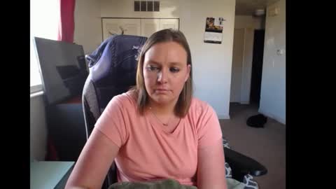 Snapshot of softerpeaches chatting on 11.17.25 Rose online show from 11.17.25