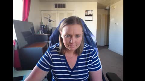 Snapshot of softerpeaches chatting on 12.01.25 Rose online show from 12.01.25