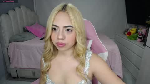 Snapshot of softkiss_x chatting on 05.30.26 Fran online show from 05.30.26