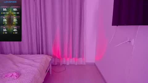 Snapshot of softt_kitty chatting on 03.11.25 Emily online show from 03.11.25