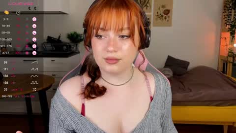 Snapshot of sofy_benson chatting on 06.24.26 Sofy online show from 06.24.26