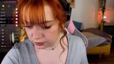 Snapshot of sofy_benson chatting on 06.25.26 Sofy online show from 06.25.26