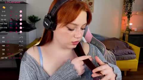 Snapshot of sofy_benson chatting on 06.26.26 Sofy online show from 06.26.26