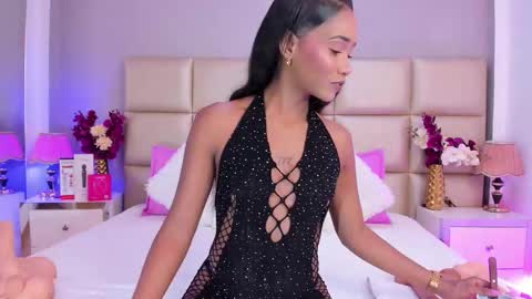 Snapshot of sofynovoa chatting on 11.30.25 online show from 11.30.25