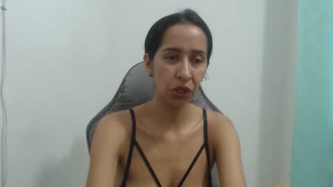 Snapshot of sol_lucia chatting on 12.19.25 Sol lucia online show from 12.19.25