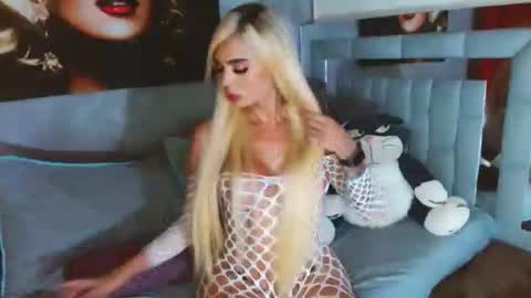 Snapshot of solange_koi chatting on 01.10.25 instagram evalunavelez1. online show from 01.10.25