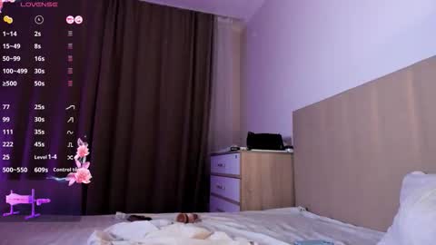 Snapshot of solar_marin chatting on 11.08.25 Rin online show from 11.08.25