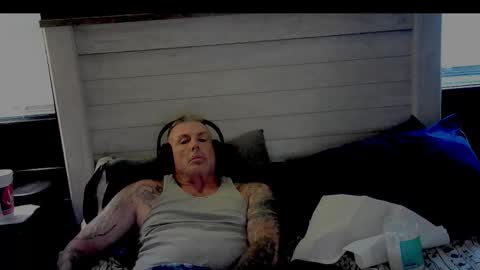 Snapshot of solodolo2020 chatting on 11.22.25 I love watching beautiful women play with themselves online show from 11.22.25