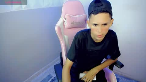 Snapshot of sombra_18 chatting on 06.23.26 ESTEBAN online show from 06.23.26