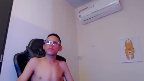 Snapshot of sombra_18 chatting on 08.03.26 ESTEBAN online show from 08.03.26
