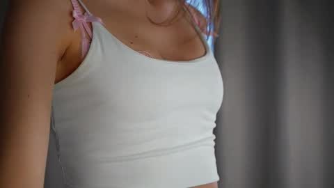 Snapshot of sonyaericsson chatting on 10.31.25 Eva 3 online show from 10.31.25