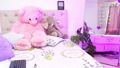 Snapshot of soofikiss chatting on 10.09.25 sofi online show from 10.09.25