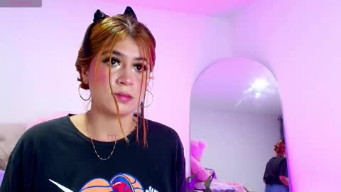 Snapshot of soofikiss chatting on 10.16.25 sofi online show from 10.16.25