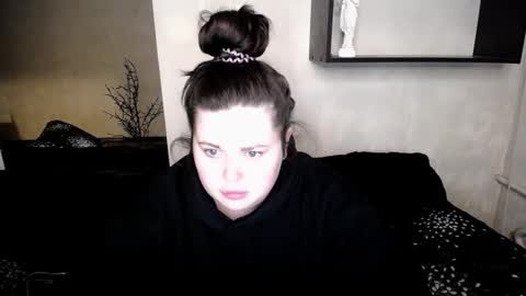 sophia__olsen online show from 11.10.25