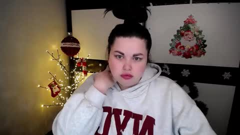 sophia__olsen online show from 12.02.25
