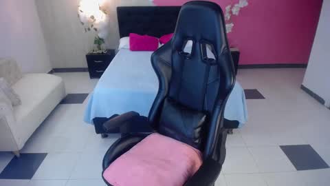 Snapshot of sophia_brunette21 chatting on 09.18.25 sophia_brunette21 online show from 09.18.25