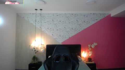 Snapshot of sophia_brunette21 chatting on 10.14.25 sophia_brunette21 online show from 10.14.25