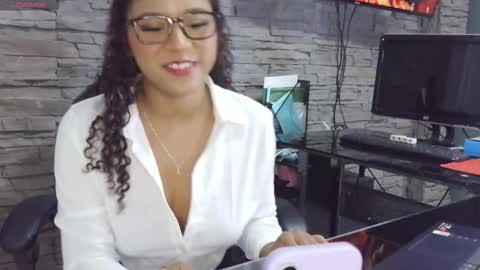 Snapshot of sophia_brunette21 chatting on 03.14.26 sophia_brunette21 online show from 03.14.26