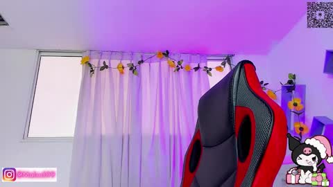 Snapshot of sophia_milano chatting on 12.17.24 sophia_milano online show from 12.17.24