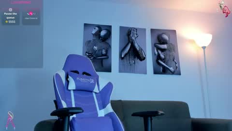 Snapshot of sophia_willians chatting on 10.13.25 Sophia Wilians online show from 10.13.25